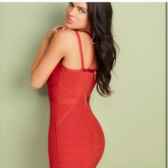 Elegant Red Shimmery Bodycon Dress - Picture 14 of 15